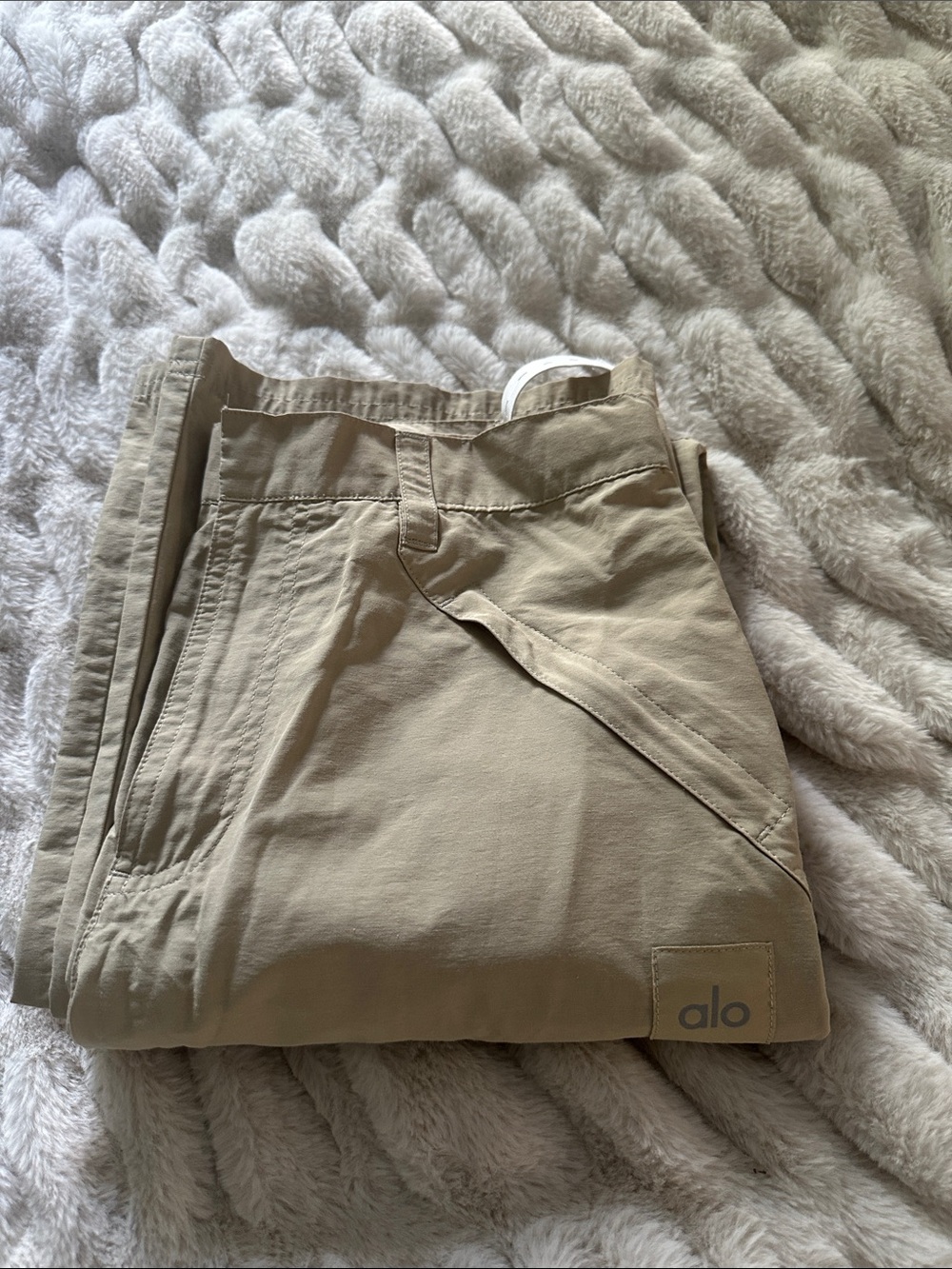 ALO Yoga Women’s Light Tan Cargo Pants with Utility Pockets Size XS